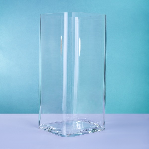 Стеклянная ваза с именной гравировкой
