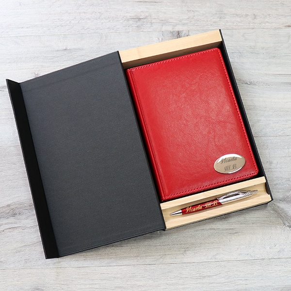 Набор ежедневник + ручка в подарочной коробке с гравировкой, цвет красный