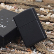Зажигалка Zippo черная матовая с именной гравировкой "Искра"