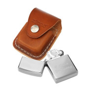 Зажигалка Zippo с гравировкой в коричневом чехле
