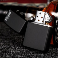 Зажигалка Zippo с логотипом с гравировкой. Цвет черный