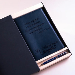 Подарочный набор кожаный ежедневник, сменный блок и ручка Pierre Cardin с гравировкой "Олимп", цвет синий