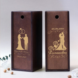 Футляр под бутылку для вина или шампанского "Молодожены" с гравировкой