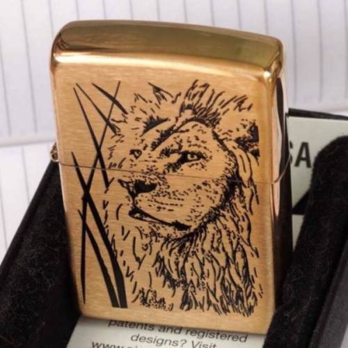 Зажигалка ZIPPO Proud Lion, с покрытием Brushed Brass, латунь/сталь, золотистая, матовая, 36x12x56 мм