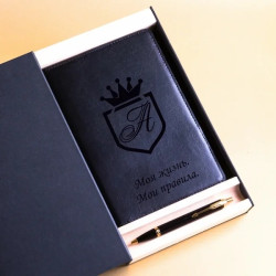 Подарочный набор кожаный ежедневник, сменный блок и ручка Pierre Cardin с гравировкой "Олимп", цвет черный