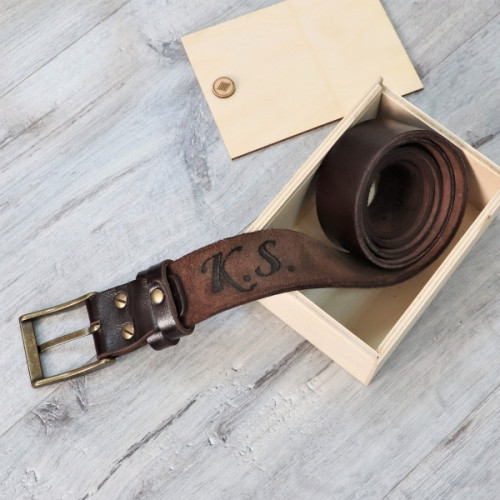 Кожаный ремень с гравировкой "Belt"