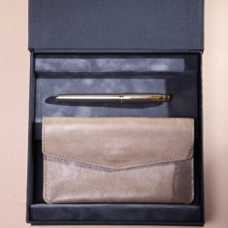 Эксклюзивный подарочный набор ручка Parker и портмоне "Барселона" с персональной гравировкой