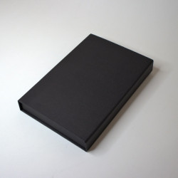 Подарочная коробка для ежедневника и ручки из переплетного картона с гравировкой