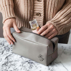 Кожаный несессер с гравировкой, цвет серый