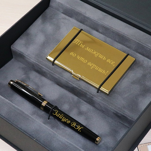 Набор в подарочной коробке визитница и ручка Parker c гравировкой "Гриф"