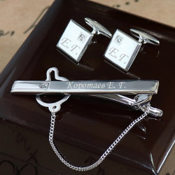 Подарочный набор с гравировкой запонки и зажим для галстука Swarovski