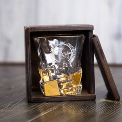 Стакан для виски в деревянном футляре с гравировкой «GOLD»