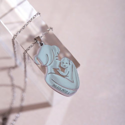 Кулон с персональной гравировкой "Мать и дитя"