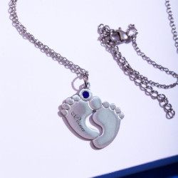 Кулон с персональной гравировкой "Ножки мальчика"