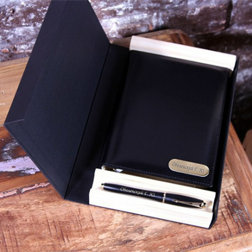 Набор кожаный ежедневник с золотым срезом + ручка Parker с гравировкой в подарочной коробке
