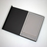 Подарочная коробка для ежедневника и ручки из переплетного картона с гравировкой