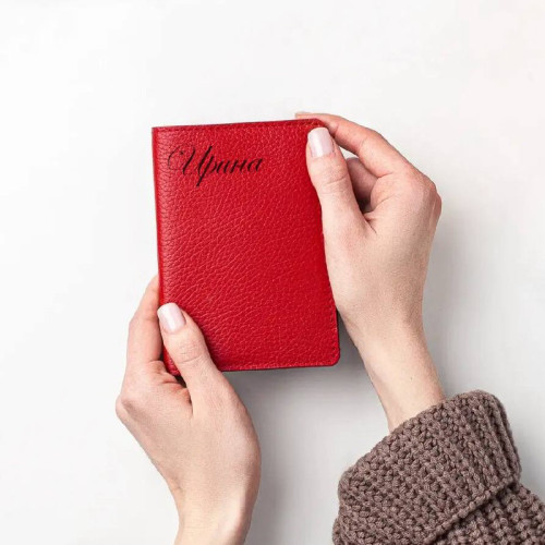 Обложка на паспорт кожаная "Люси", цвет красный