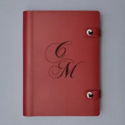 Дизайнерский кожаный ежедневник с гравировкой "BOND", красный