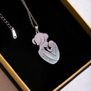 Кулон с персональной гравировкой "Мать и дитя"