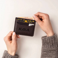 Картхолдер кожаный с гравировкой "Флэт", цвет коричневый