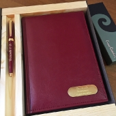 Набор ежедневник + ручка в подарочной коробке, цвет бордо