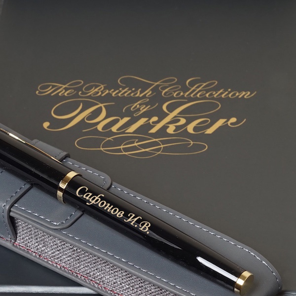 Подарочный набор Parker ручка-роллер + бежевый футляр