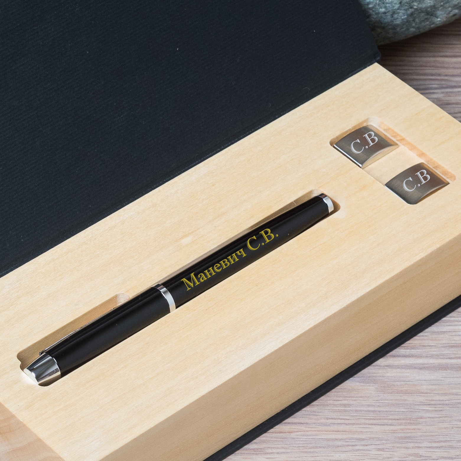 Подарочный набор ручка и запонки в деревянной коробке