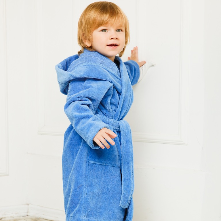 Детский голубой халатик с именной вышивкой