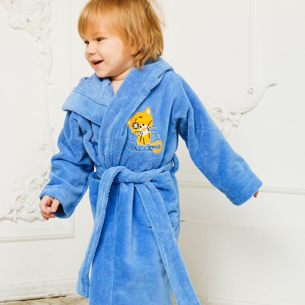 Детский голубой халатик с именной вышивкой