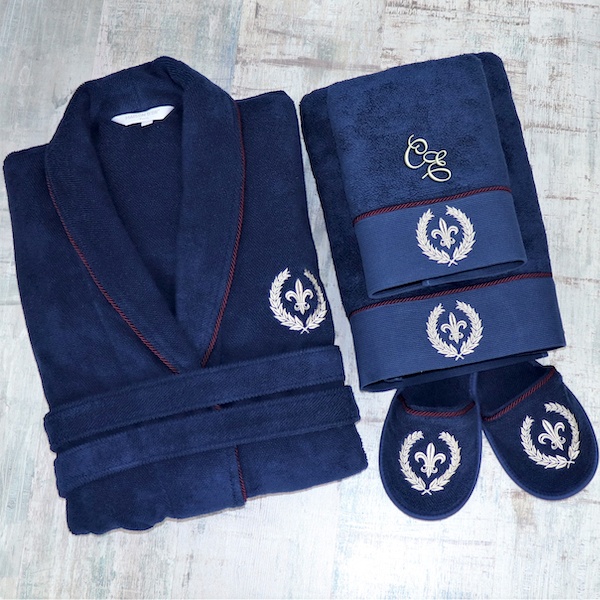Подарочный набор халат, тапочки и 2 полотенца с персональной вышивкой  Бергамот, цвет синий | Giftmeshop