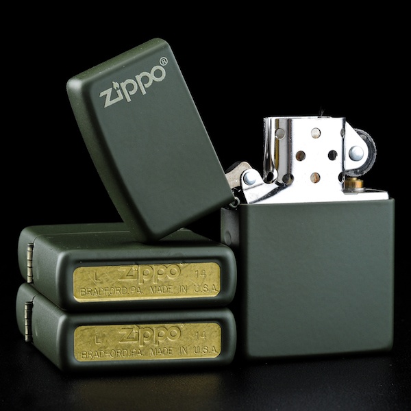 Зажигалка Zippo с гравировкой, цвет хаки