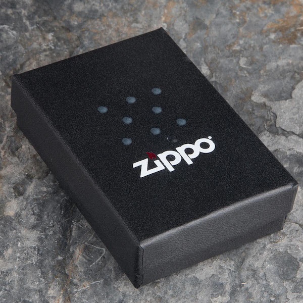 Зажигалка Zippo с гравировкой. Цвет хаки