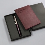 Подарочный набор обложка для паспорта и ручка Parker с гравировкой Карнаби, цвет винный