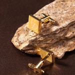 Запонки квадратные глянцевые с гравировкой «Герцог», золото