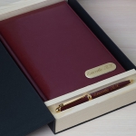 Набор ежедневник + ручка в подарочной коробке с гравировкой, цвет бордо