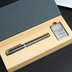 Подарочный набор зажигалка Zippo и ручка Parker Real Steel с гравировкой
