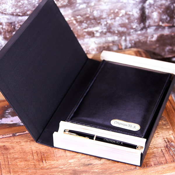 Набор ручка и ежедневник в коробке цвет черный