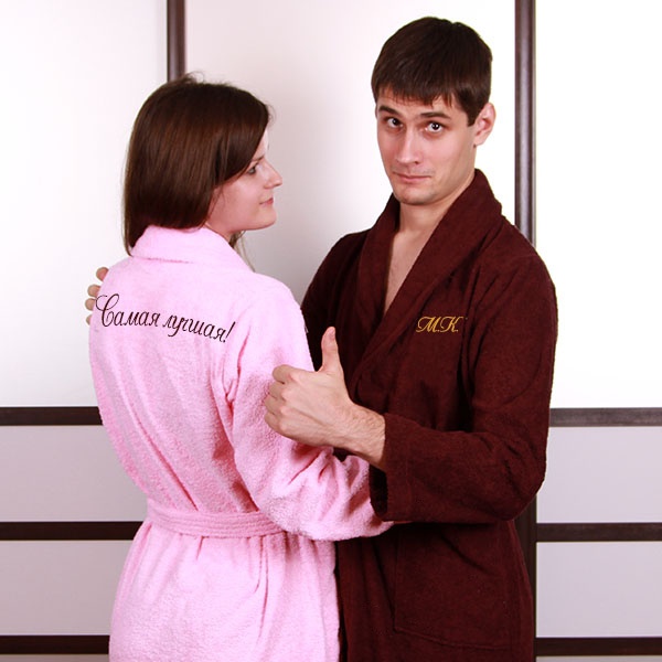 Махровый халат с именной вышивкой розовый