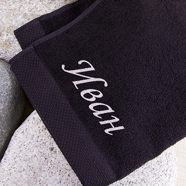 Черное махровое полотенце с именной вышивкой, 70х140